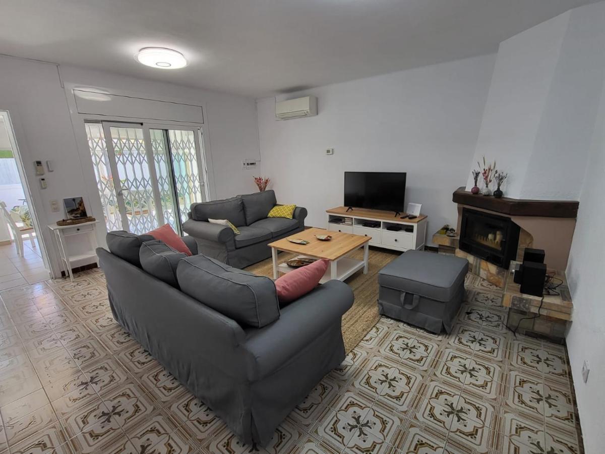Torredembarra Cosy, Well Equipped House, 5 Min. From The Beach Buitenkant foto
